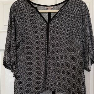 Roz & Ali Black and White Patterned Blouse